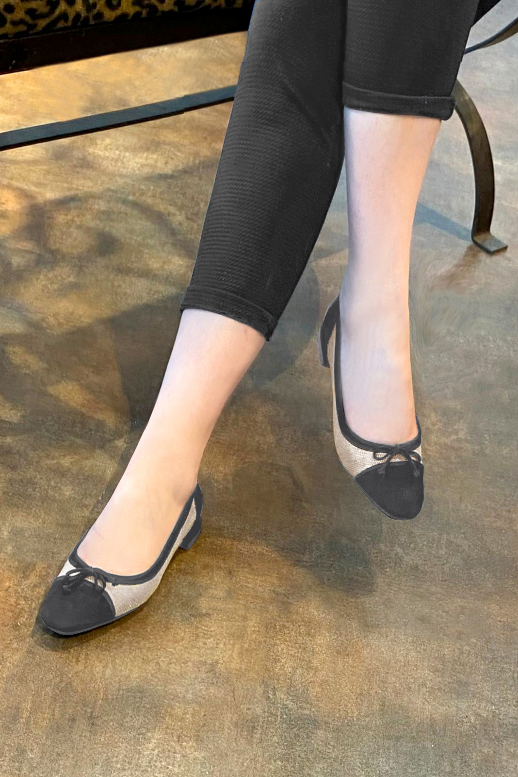 Dark grey and natural beige women's ballet pumps, with low heels. Square toe. Flat flare heels. Worn view - Florence KOOIJMAN